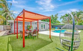 3Br 2Ba Home With Pool Near Nightlife And Beach!